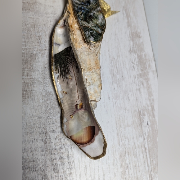 Handcrafted holiday decoupaged oyster shells gold & white set of 3 ornaments - Picture 9 of 10